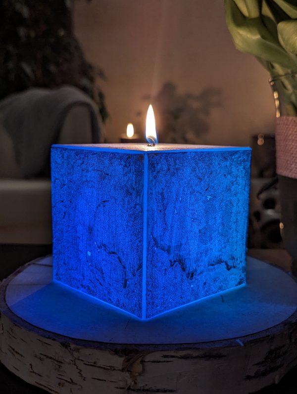 świeca led cube zapalona